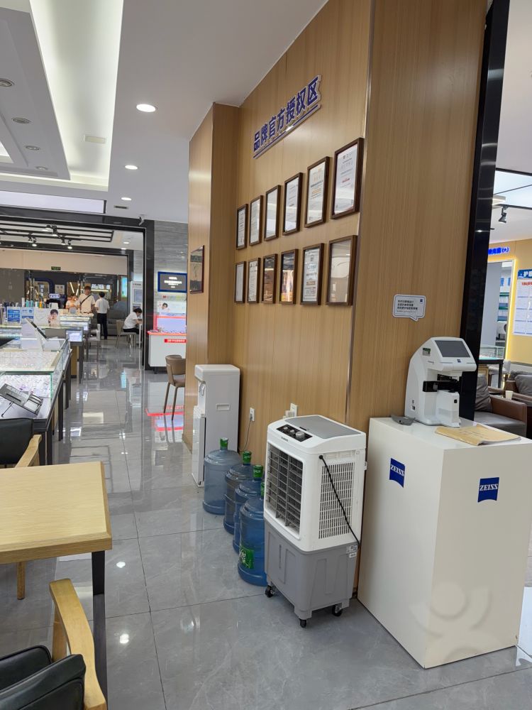 康利眼镜关于康利眼镜:19 家实体门店的成都本地连锁门店环境实拍图1