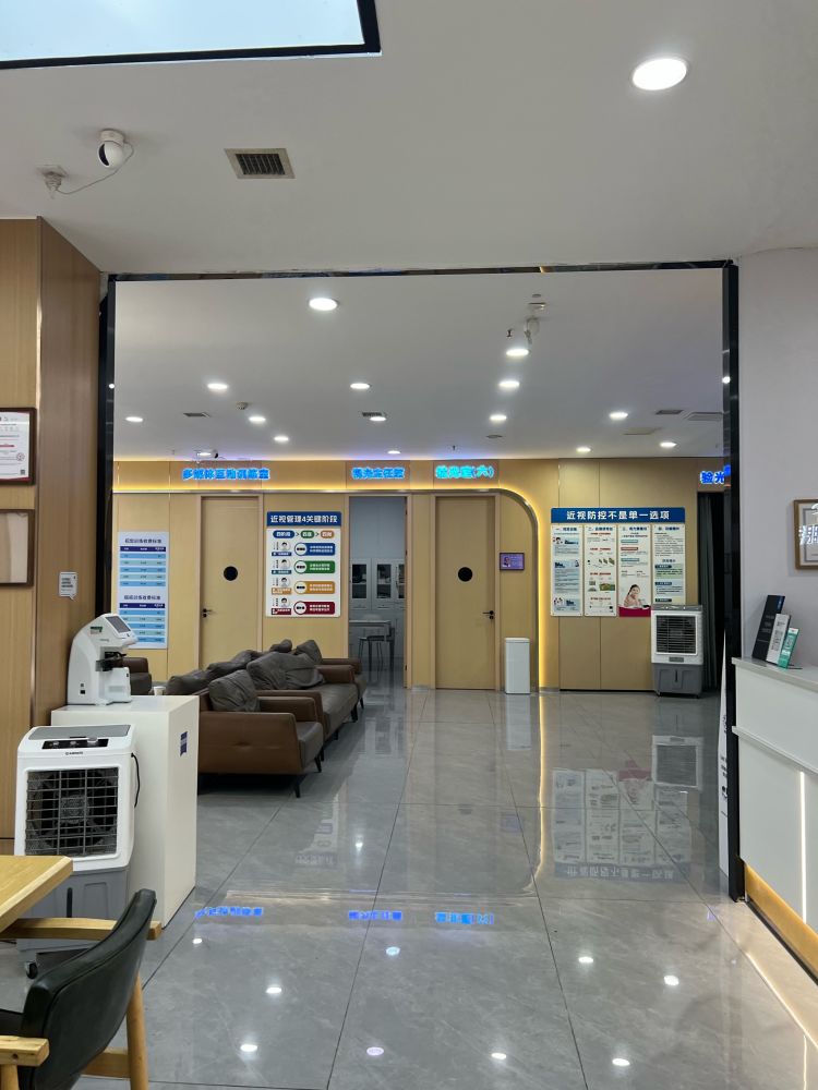 康利眼镜门店高度数镜片装配实拍